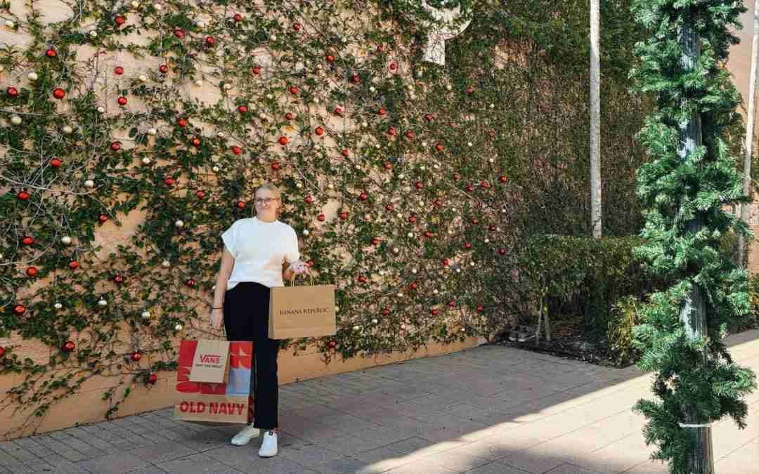 Miromar Outlets Festive Photo Op Giveaway