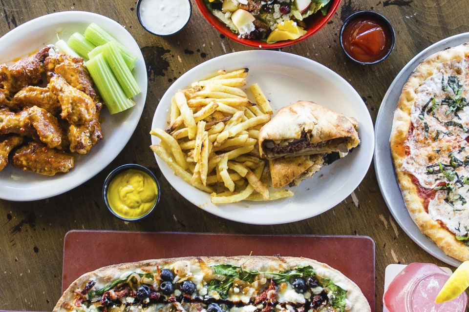 naples-flatbread-dining-options-960x640-518 Naples Flatbread